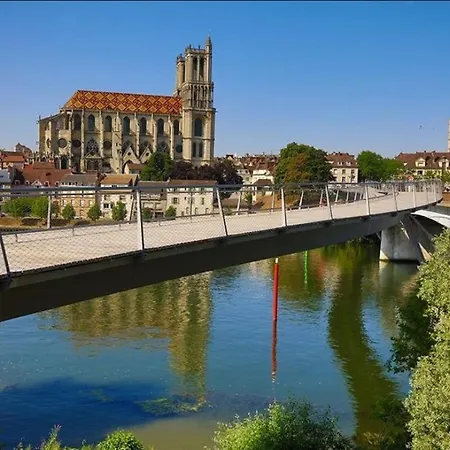 Verdun Mantes-la-Jolie Exterior foto